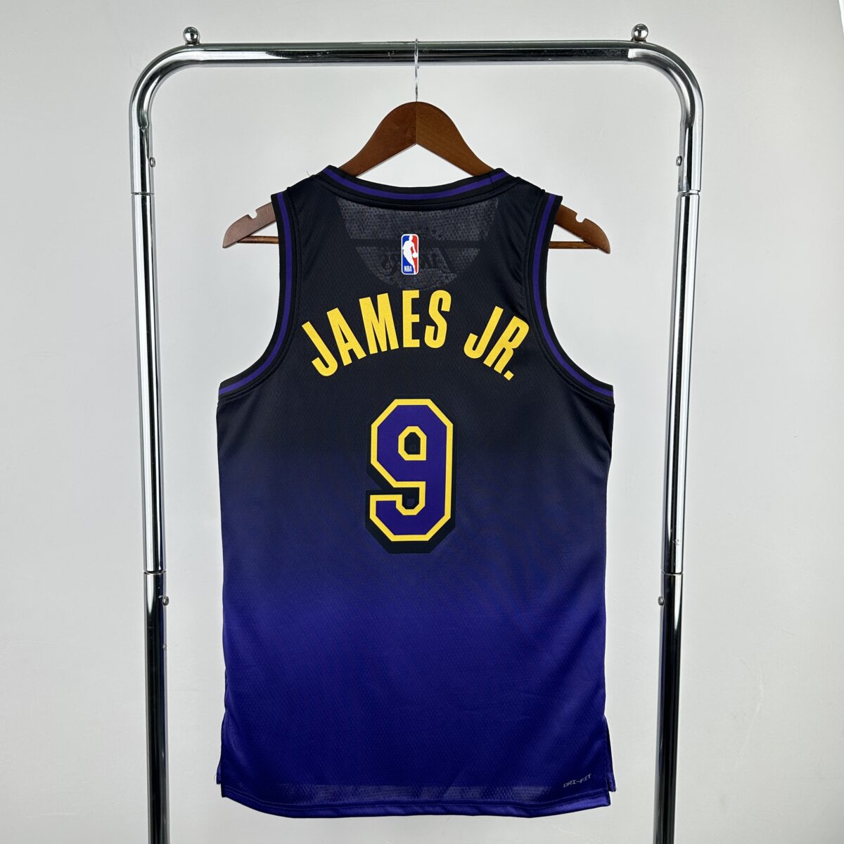 ⁦Lake Show 2025 - James Jr. - Icon Edition⁩ - الصورة ⁦2⁩
