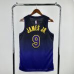 ⁦Lake Show 2025 - James Jr. - Icon Edition⁩ - الصورة ⁦2⁩