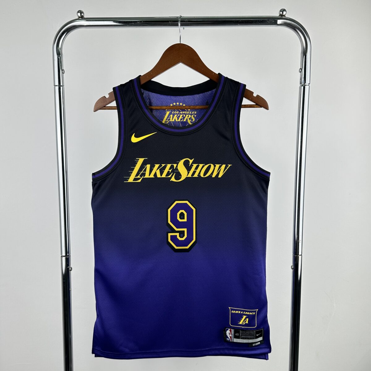 ⁦Lake Show 2025 - James Jr. - Icon Edition⁩ - الصورة ⁦1⁩