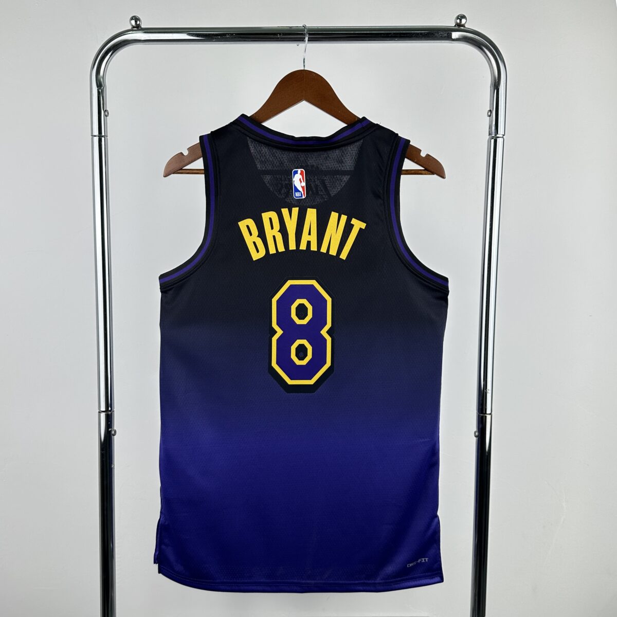 ⁦Lake Show 2025 - Bryant - Icon Edition⁩ - الصورة ⁦2⁩