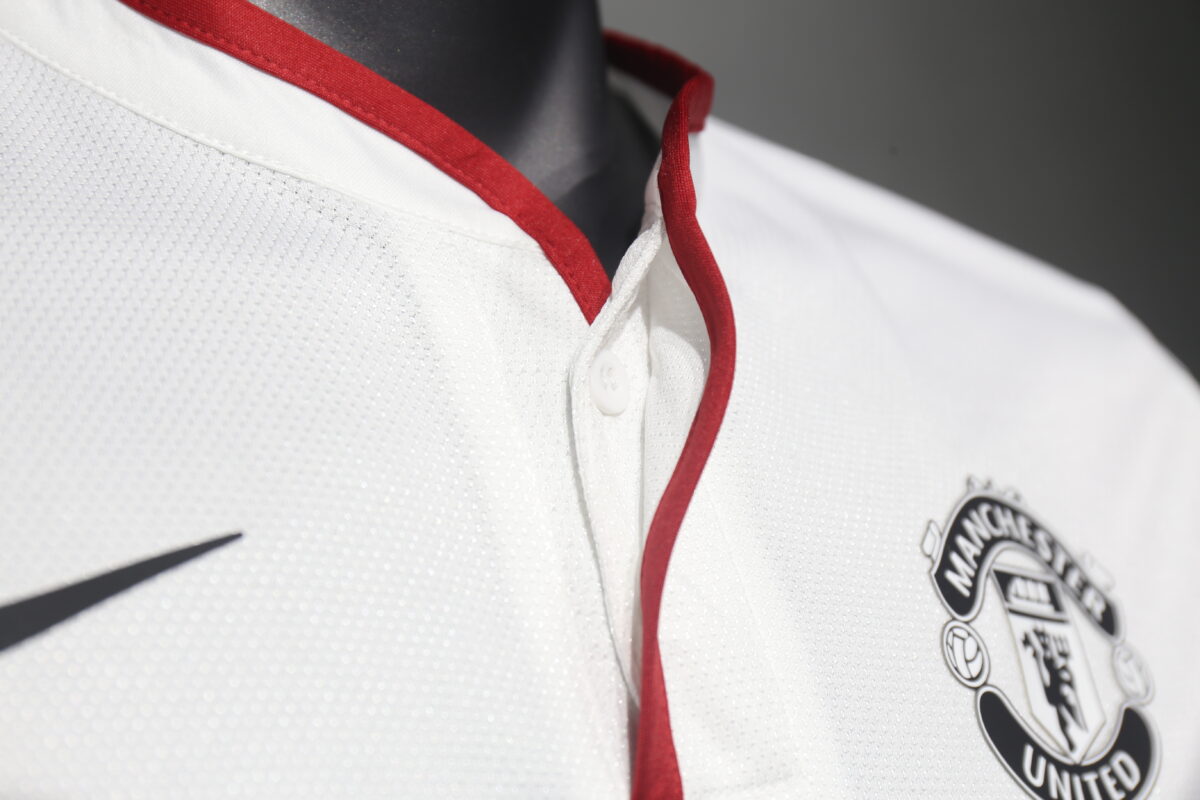 Manchester United Away 2012-13 Retro Player Edition - Image 3