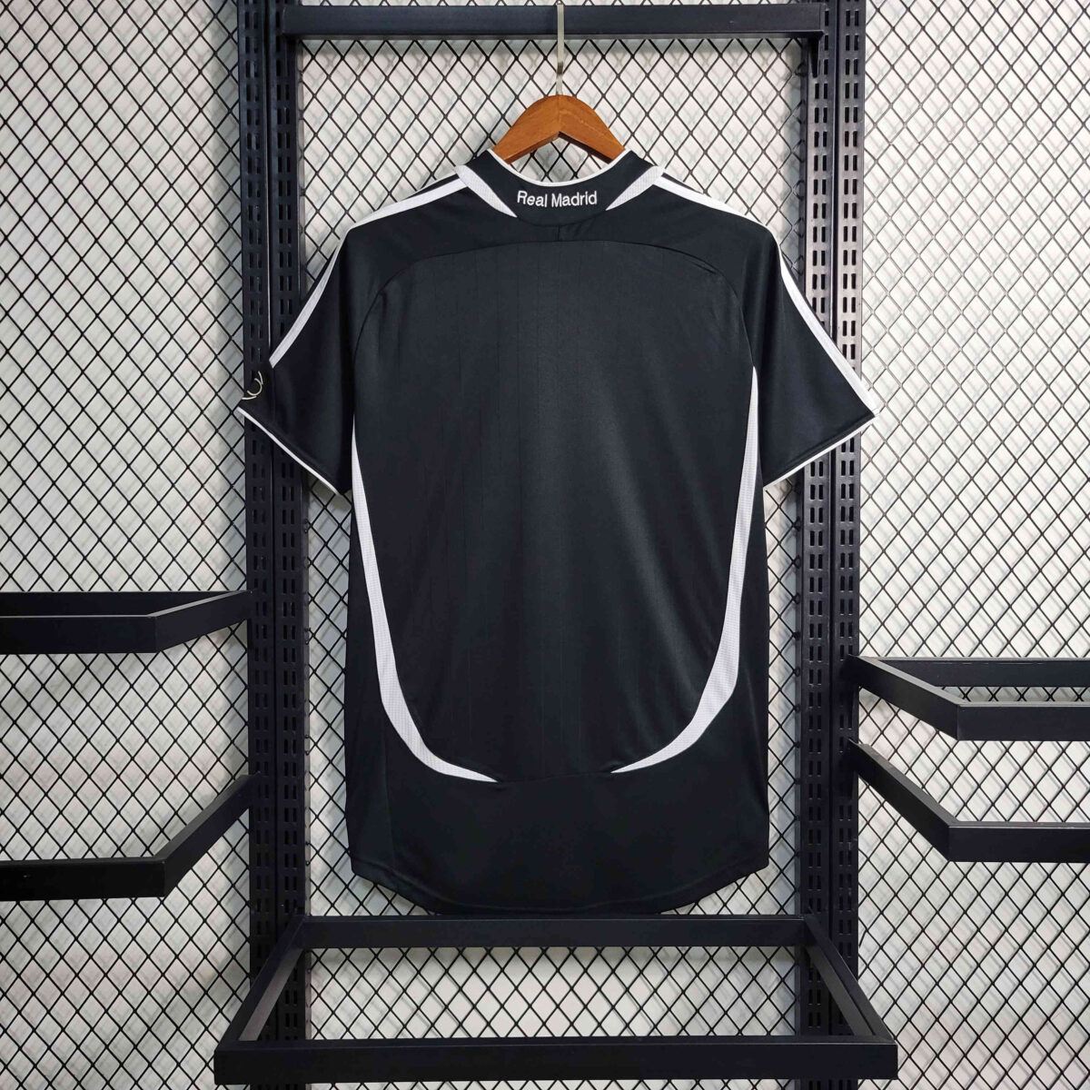 Real Madrid Away 2006-07 Retro Edition - Image 2
