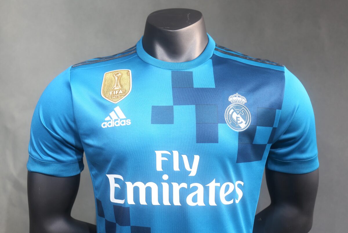 ⁦Real Madrid Third Away 2017-18 Retro Player Edition⁩ - الصورة ⁦3⁩