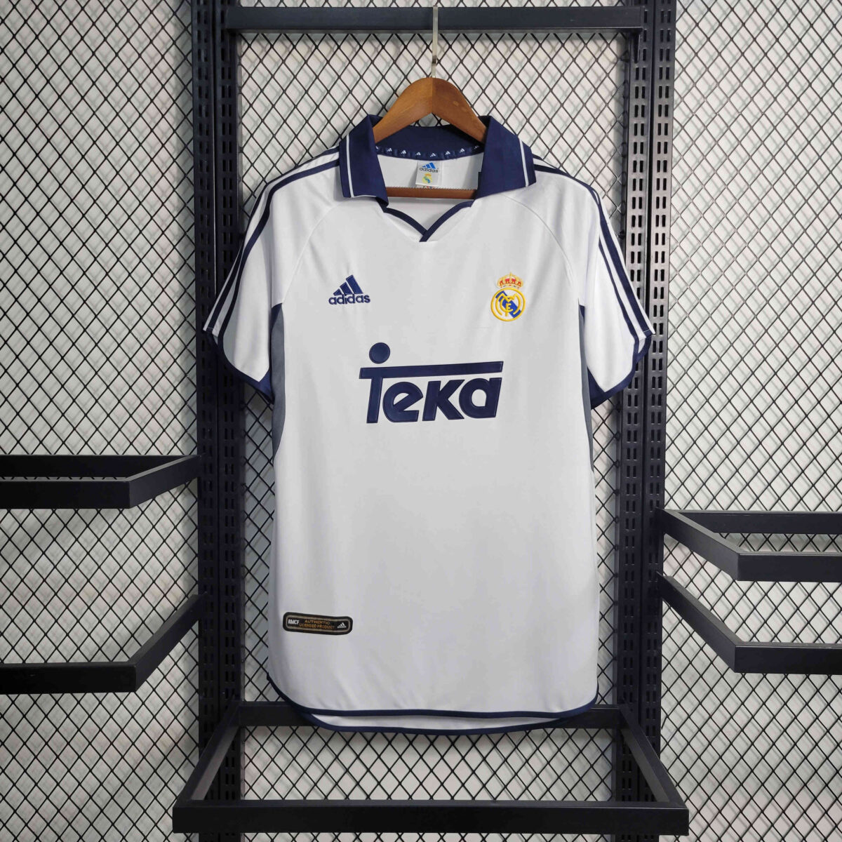 Real Madrid Home 2000-01 Retro Edition - Image 1