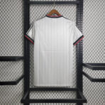 Manchester United Away 1982-83 Retro Edition - الصورة 2