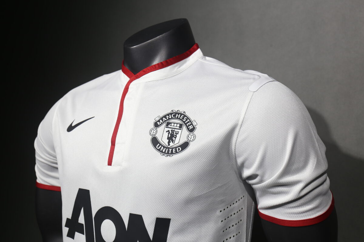 Manchester United Away 2012-13 Retro Player Edition - Image 4