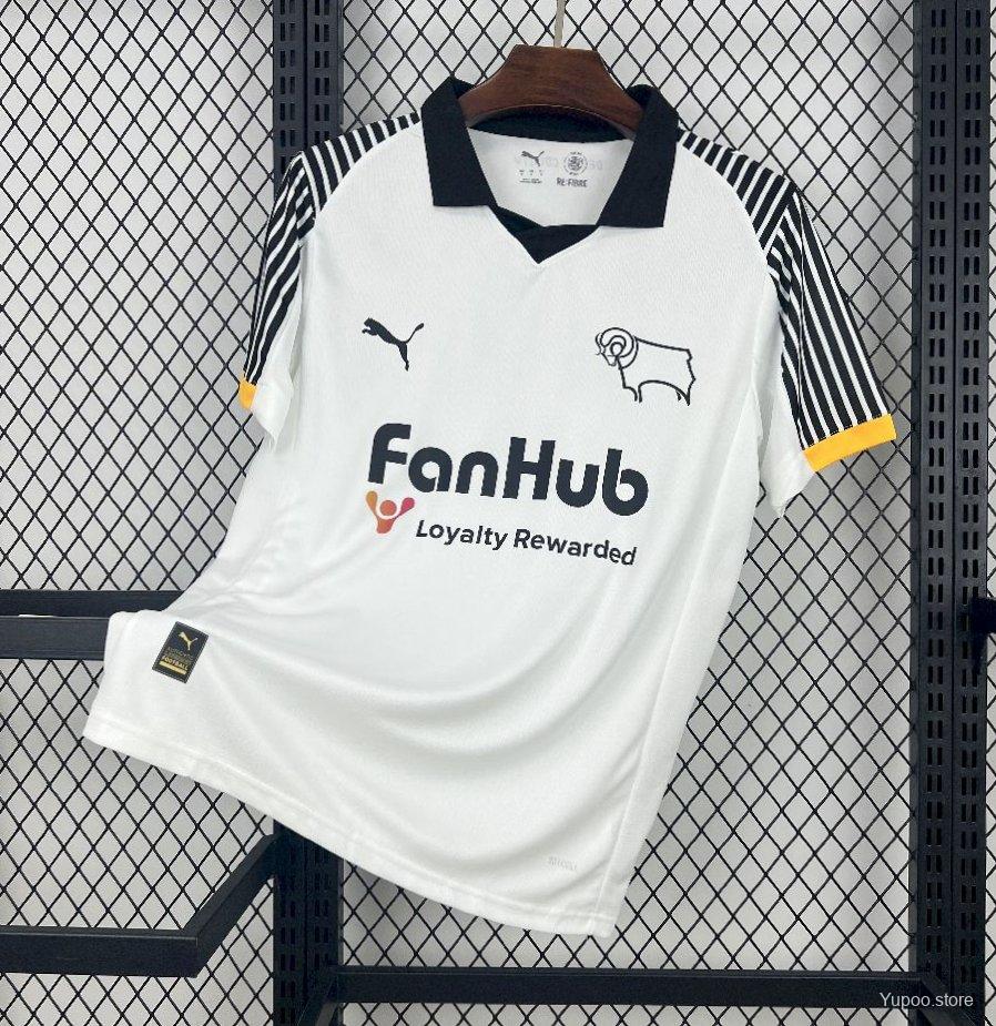 76c31e2f60d6a2d4cc7bd6bf Derby County Home 2025-26 Fan Edition - الصورة 1