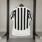 ⁦Juventus Home 2003-04 Retro Edition⁩ - الصورة ⁦2⁩