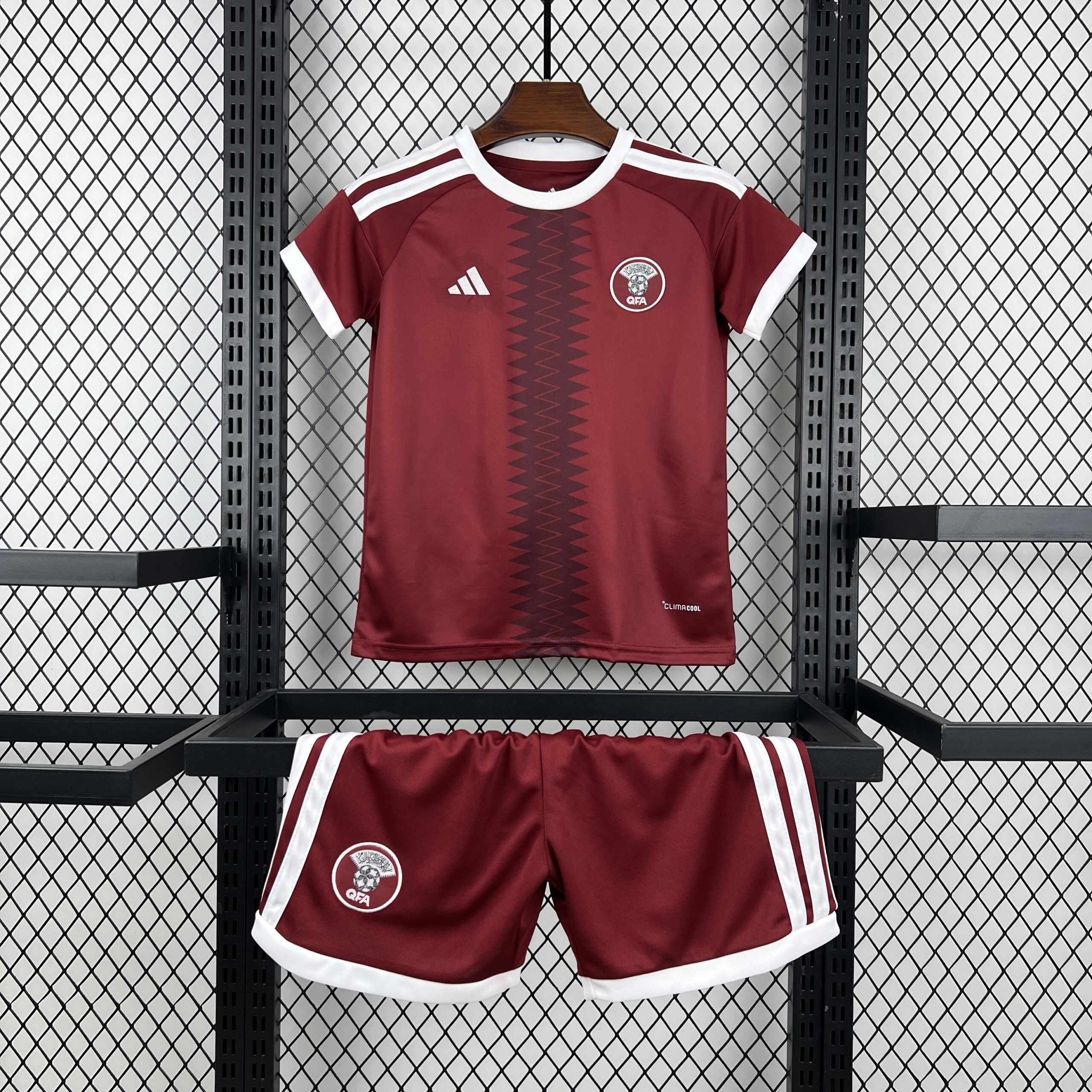 cb540859 Qatar Home World Cup 2026 Kids Suit - الصورة 1