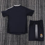 ⁦Real Madrid Away 2004-05 Retro Kids suit⁩ - الصورة ⁦2⁩