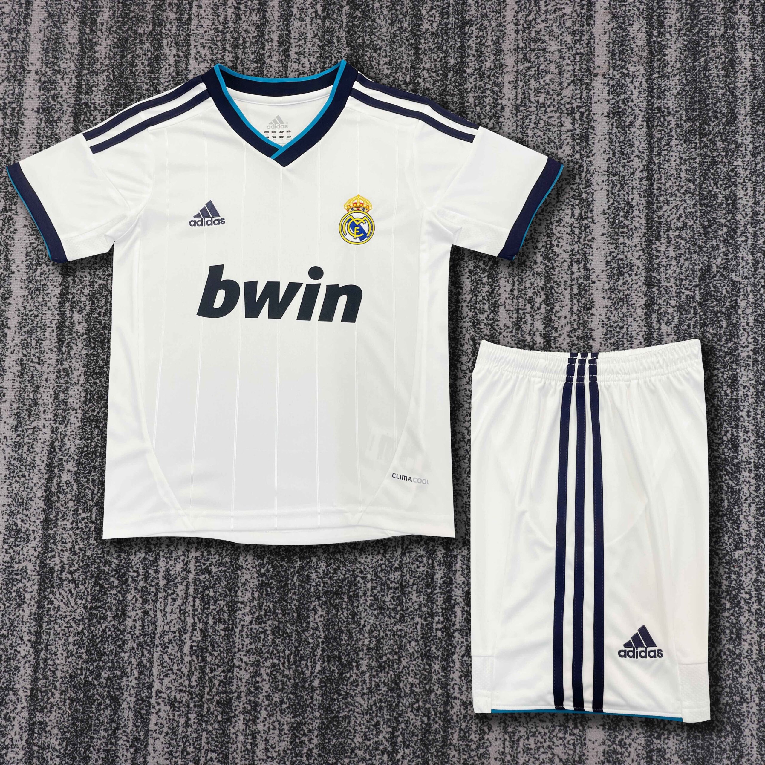 fa57ad20 Real Madrid Home 2012-13 Retro Kids suit - الصورة 1