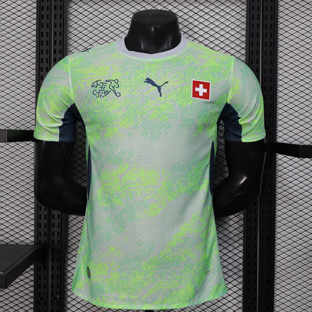 67c60ab0-a7e6-4b64-80dd-813ca09fadbc-1000x1000-qewBeVVUxZxThtICuhu8WjCCQnKxvlEA002MZvrU Switzerland Away 2026-27 Player Edition - الصورة 1
